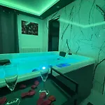 Cinéma Et Jacuzzi Privé * Melun