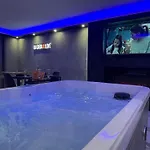 Semesterbostad Cinema Et Jacuzzi Prive