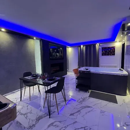 Holiday home Cinema Et Jacuzzi Prive