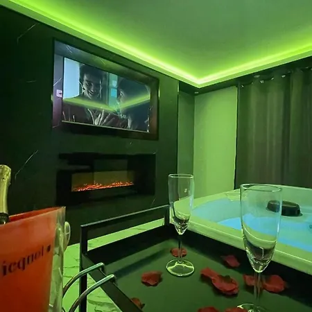 Cinema Et Jacuzzi Prive Holiday home Melun