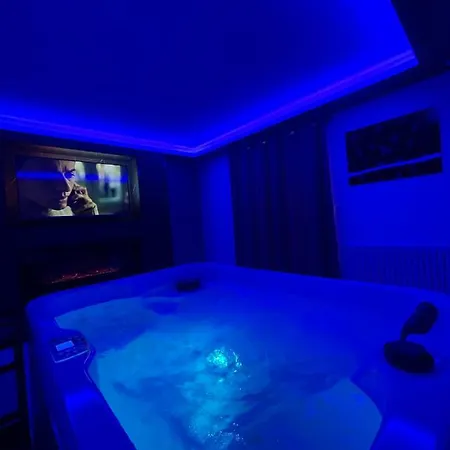 Cinema Et Jacuzzi Prive *