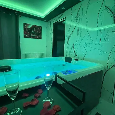 Holiday home Cinema Et Jacuzzi Prive Melun