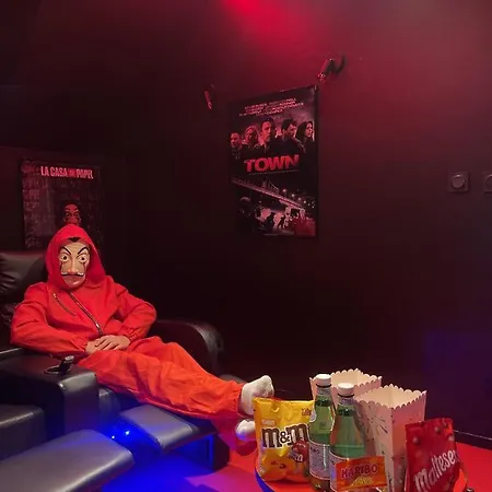 Cinema Et Jacuzzi Prive *