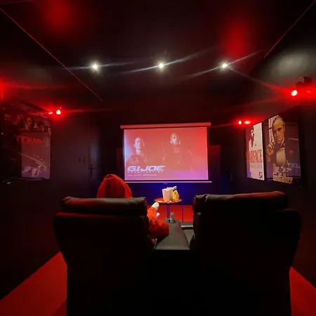 Ferienhaus Cinema Et Jacuzzi Prive Melun