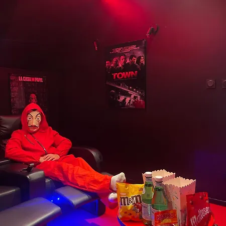 Cinema Et Jacuzzi Prive * Melun