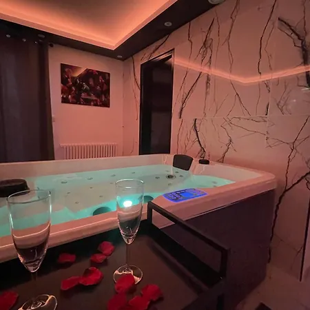 Dom wakacyjny Cinema Et Jacuzzi Prive *