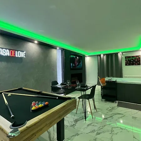 Dom wakacyjny Cinema Et Jacuzzi Prive *