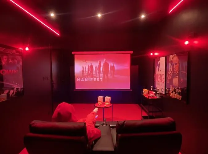 Cinema Et Jacuzzi Prive 別荘 *