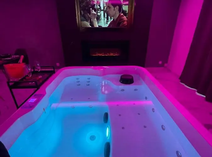 Cinema Et Jacuzzi Prive 別荘