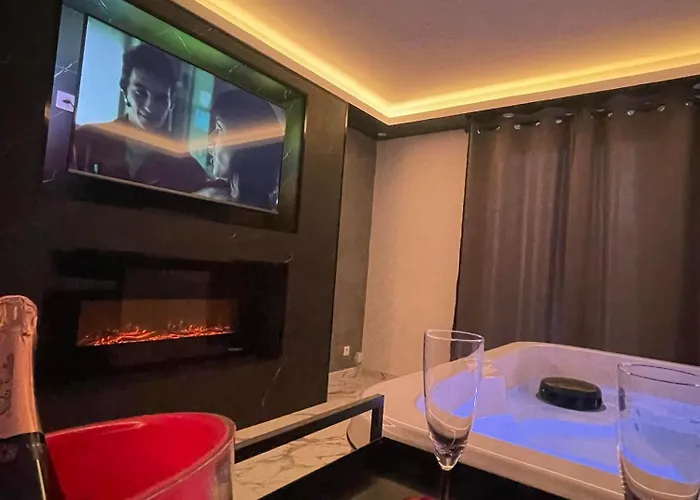 Cinema Et Jacuzzi Prive Holiday home Melun